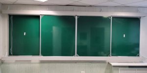 Опция для интерактивных панелей PolyGlide Подвесная настенная рельсовая система Doors 1.1 1200 (4-х досочная) Опция для интерактивных панелей PolyGlide Подвесная настенная рельсовая система Doors 1.1 1200 (4-х досочная)