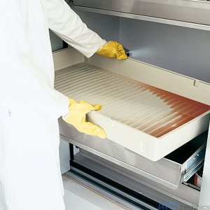 Оснащение мастерских Asecos Полипропиленовый вставной поддон для 2-х-створчатого шкафа Phoenix Оснащение мастерских Asecos Полипропиленовый вставной поддон для 2-х-створчатого шкафа Phoenix