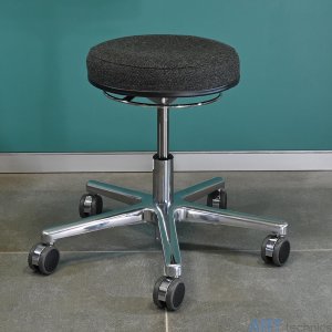 Оснащение мастерских Рабочий стул Standard с мягким сиденьем, на колёсиках Оснащение мастерских Рабочий стул Standard с мягким сиденьем, на колёсиках