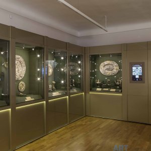 Экспозиционное оборудование ART Technics Пристенная витрина (одностороннее стекло) Экспозиционное оборудование ART Technics Пристенная витрина (одностороннее стекло)